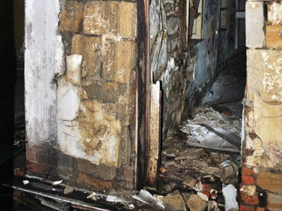 South Wall internal door into room 8